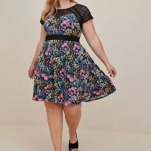 Torrid Floral Super Soft Skater Mini Dress – Sweetheart Neck Short Sleeve Size18